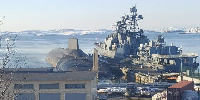 Δύο ρωσικά θηρία δίπλα δίπλα – Admiral Levchenko και Dmitriy Donskoy